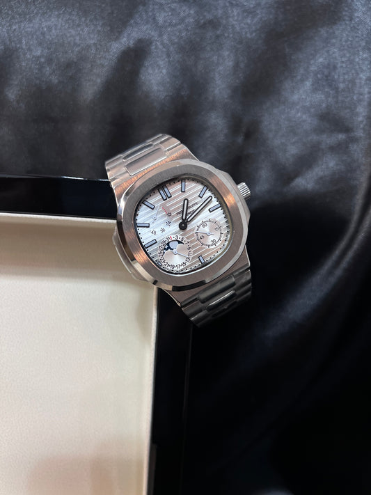 Patek Philippe Nautilus Moonphase Gris Claro