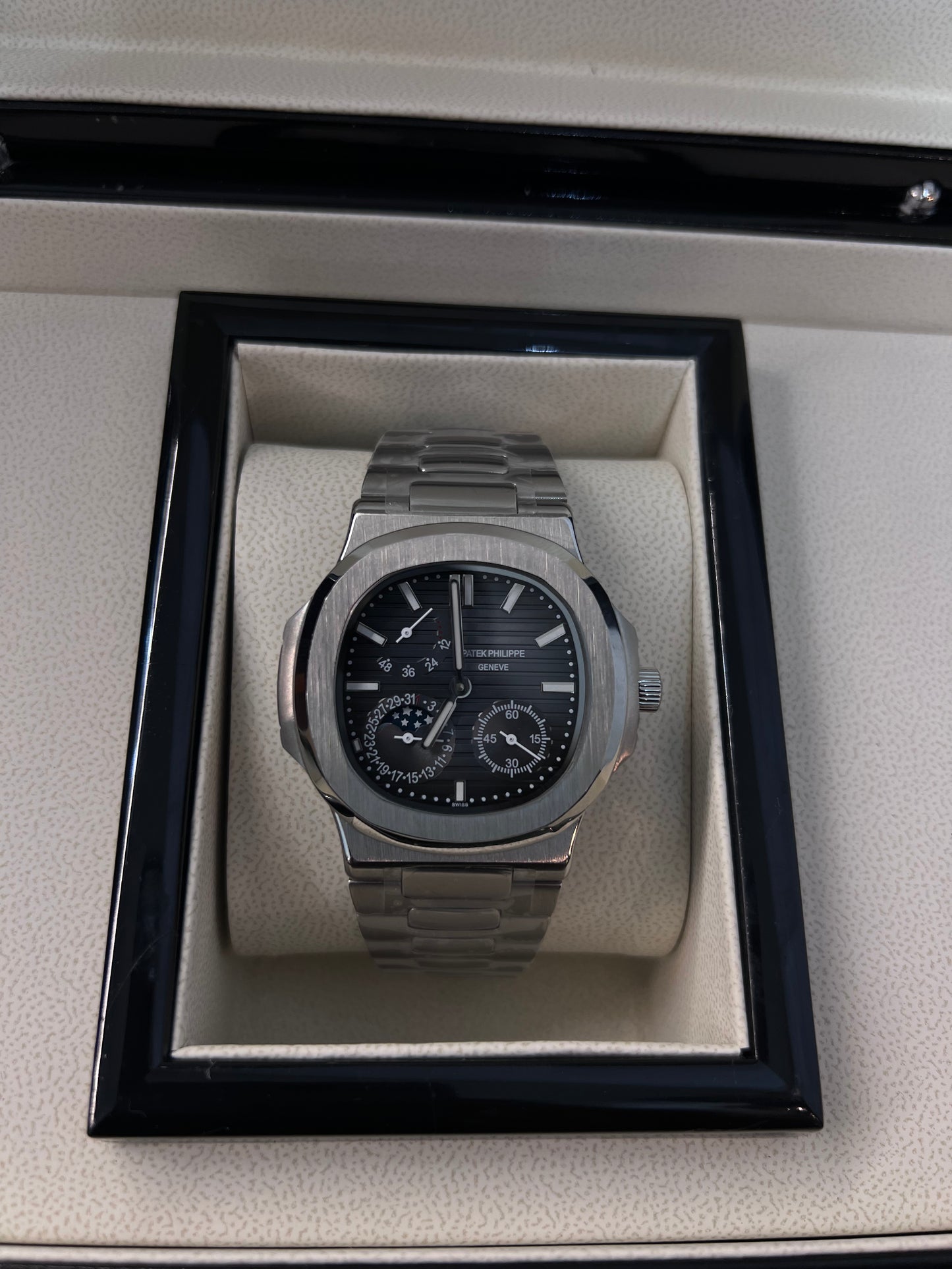 Patek Philippe Nautilus Moonphase Gris