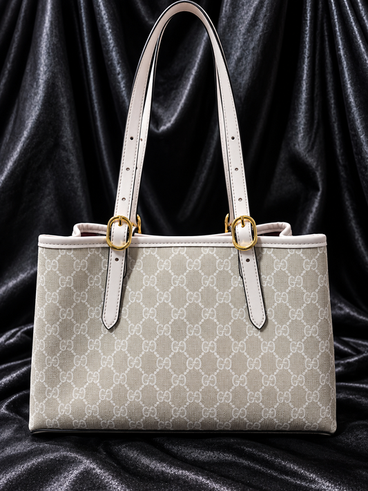 Gucci GG Supreme Tote Beige Claro
